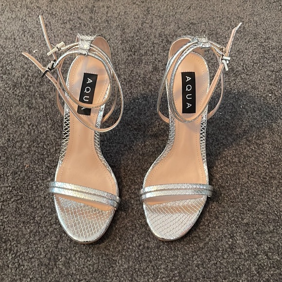 Aqua Silvana silver python embossed heels size 6 - Picture 2 of 10
